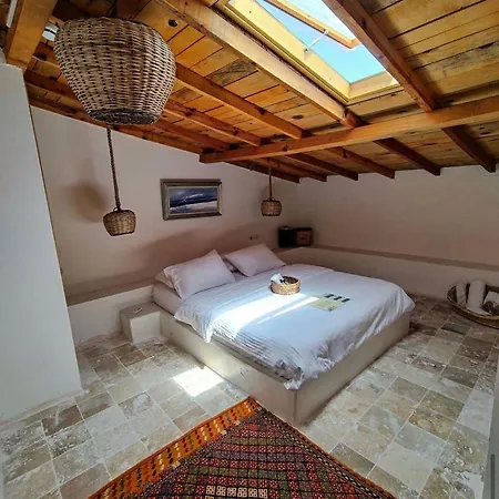Bo Alacati *